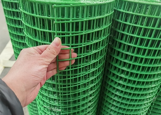le PVC de la longueur 10m de 25x25mm a enduit le fil d'acier soudé Mesh Green Garden Mesh Fencing
